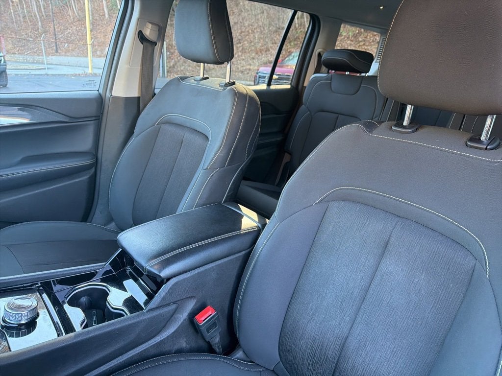 2023 Jeep Grand Cherokee L Laredo 4x4