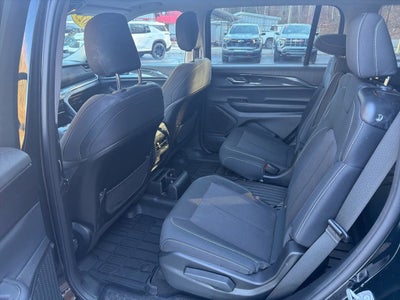 2023 Jeep Grand Cherokee L Laredo 4x4