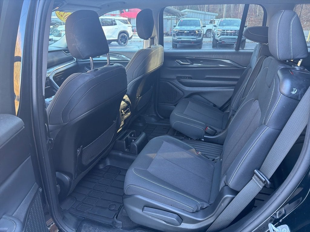 2023 Jeep Grand Cherokee L Laredo 4x4