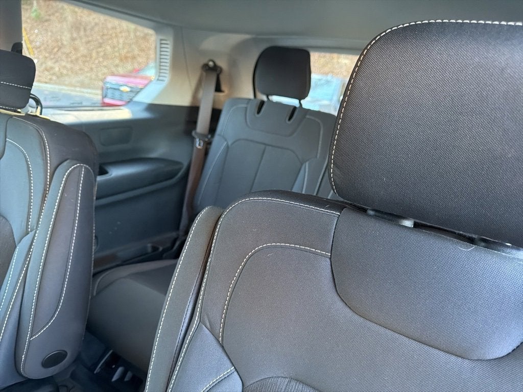 2023 Jeep Grand Cherokee L Laredo 4x4