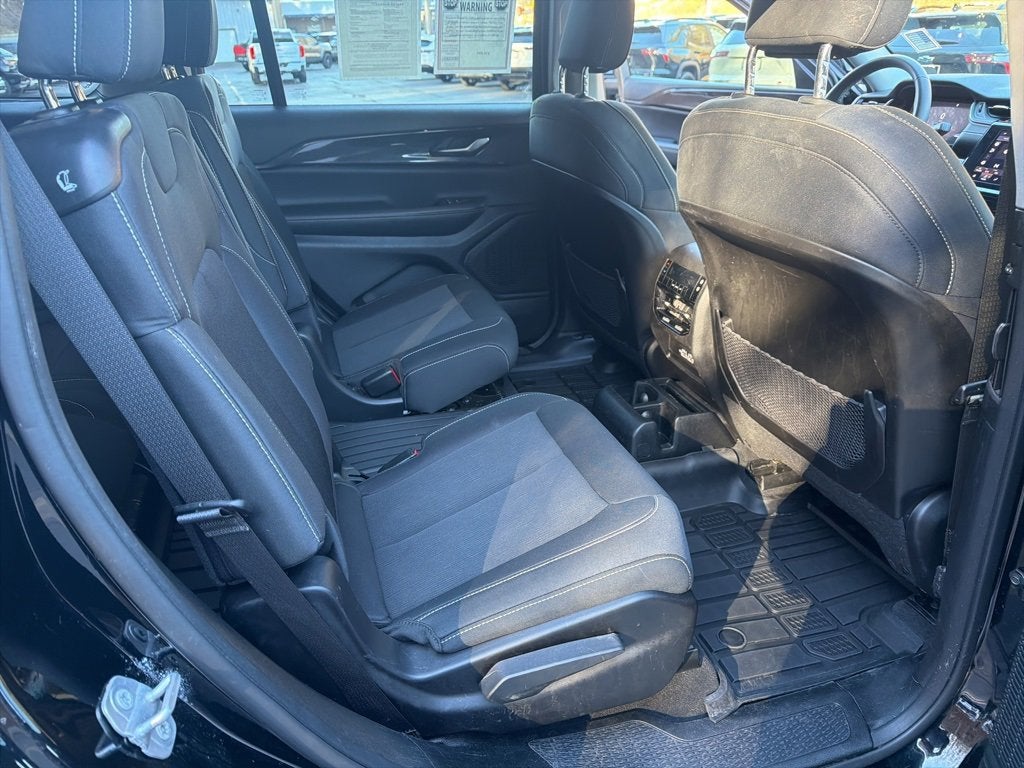 2023 Jeep Grand Cherokee L Laredo 4x4