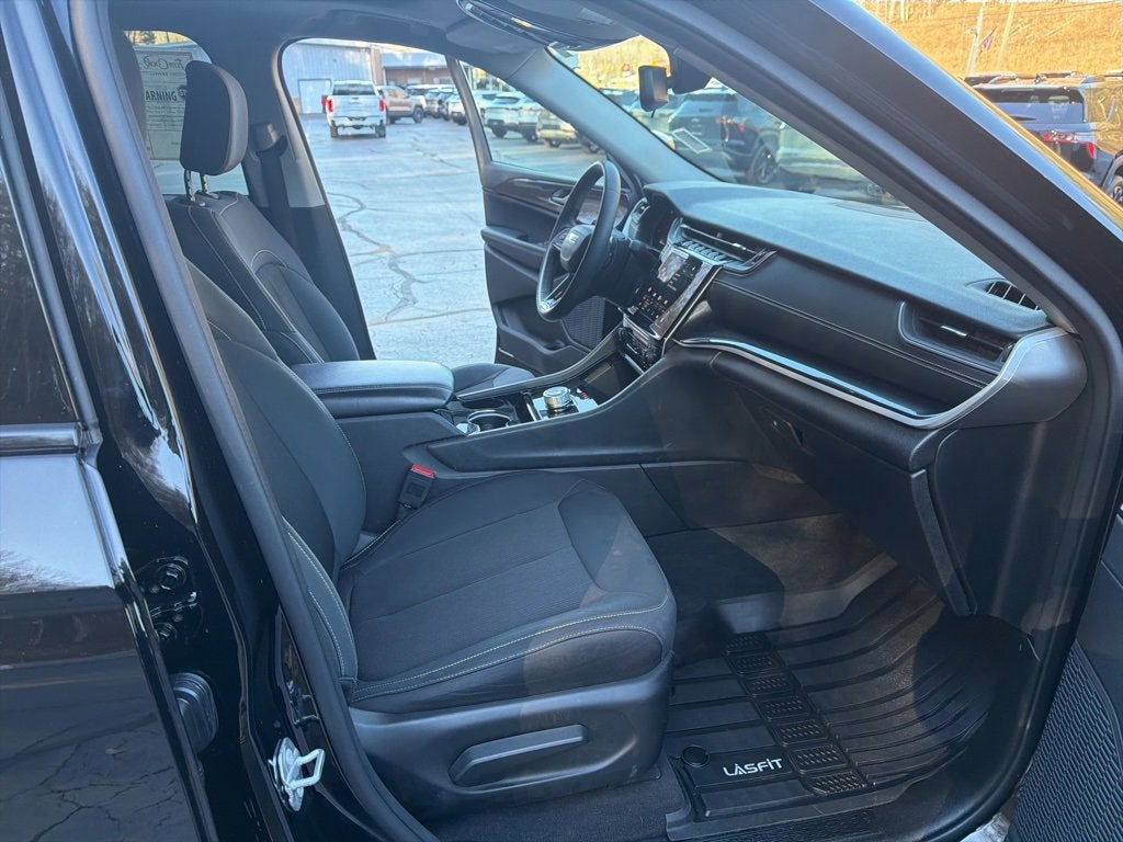 2023 Jeep Grand Cherokee L Laredo 4x4