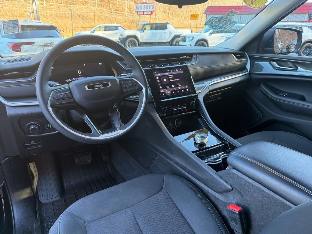 2023 Jeep Grand Cherokee L Laredo 4x4