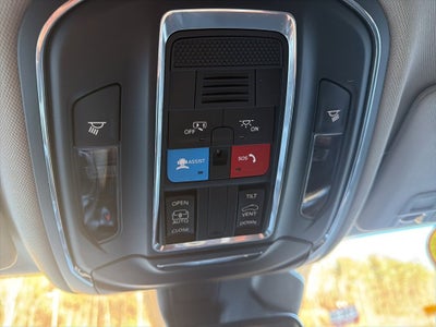 2023 Jeep Grand Cherokee L Laredo 4x4