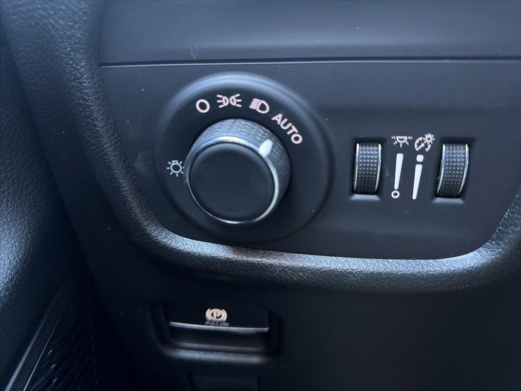 2023 Jeep Grand Cherokee L Laredo 4x4