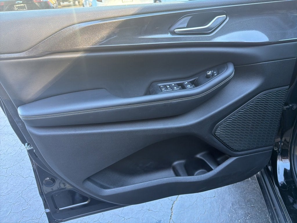 2023 Jeep Grand Cherokee L Laredo 4x4