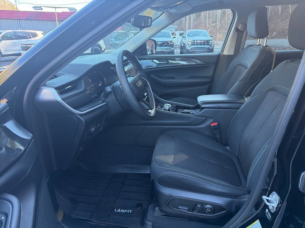 2023 Jeep Grand Cherokee L Laredo 4x4