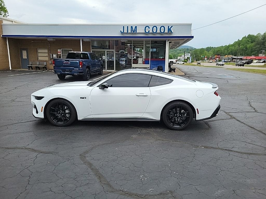 2024 Ford Mustang GT Premium Fastback