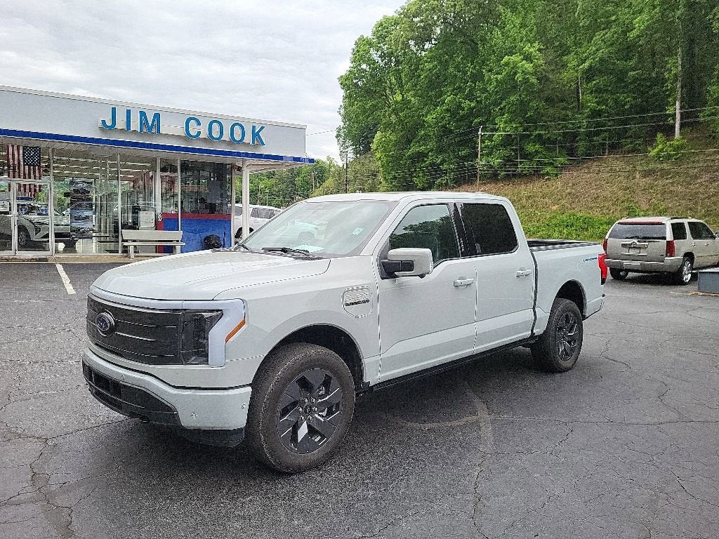 2023 Ford F-150 Lightning LARIAT