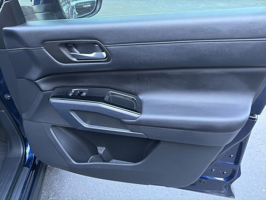 2023 Nissan Pathfinder SL 4WD