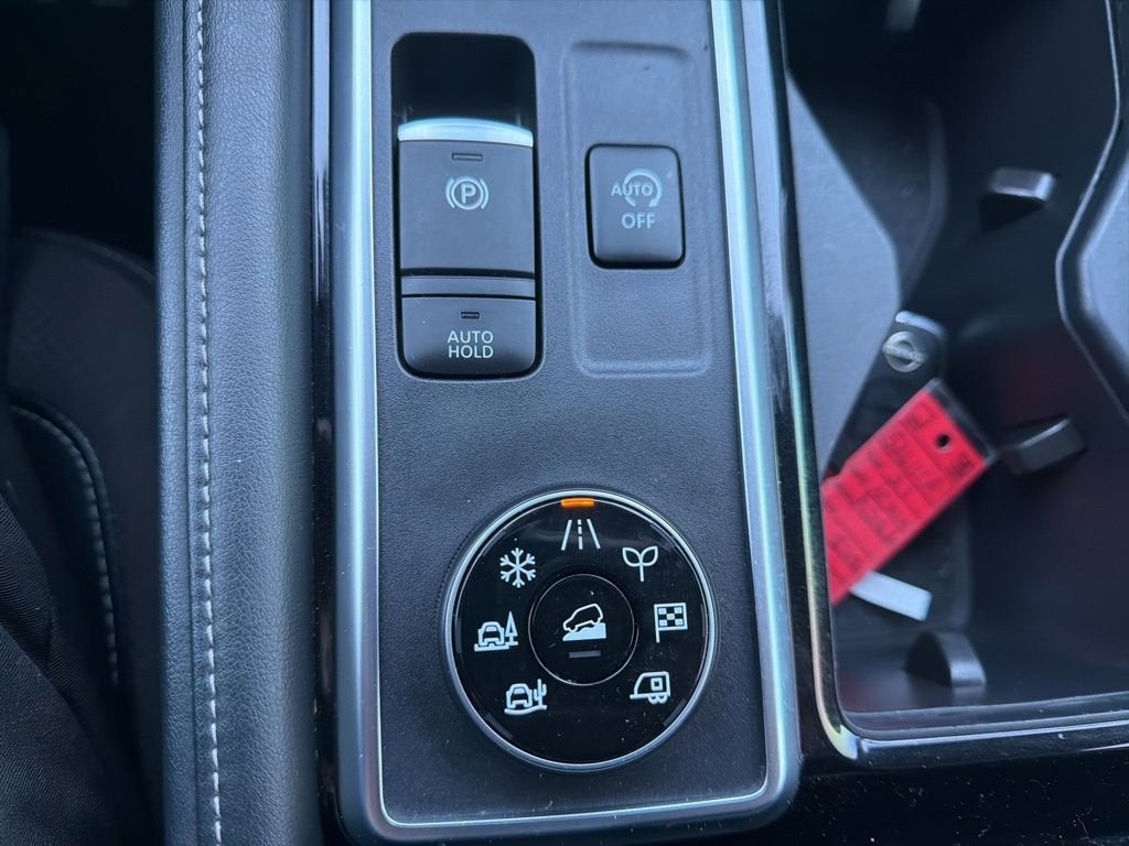 2023 Nissan Pathfinder SL 4WD