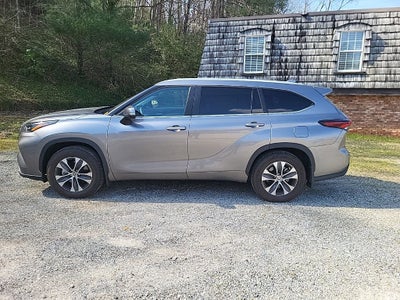 2025 Toyota Highlander XLE