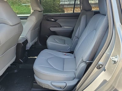 2025 Toyota Highlander XLE