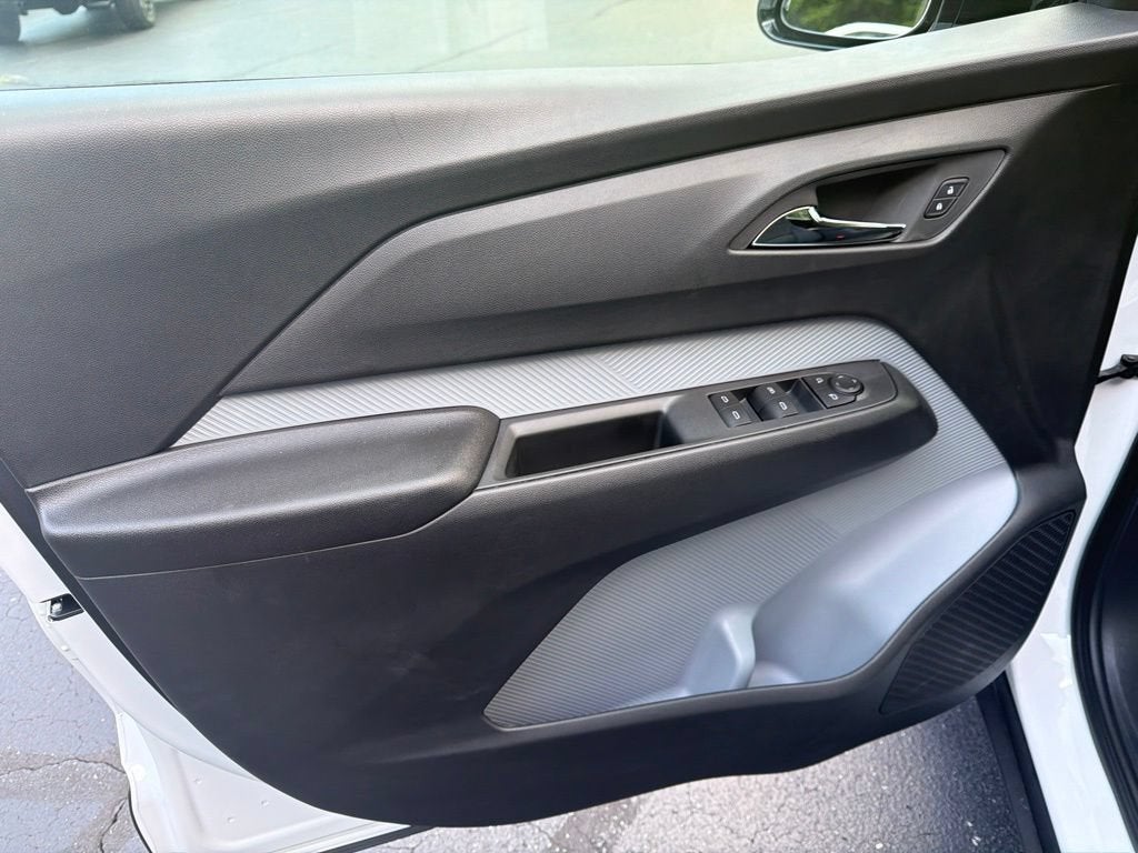 2027 Chevrolet Bolt RS - Photo 7