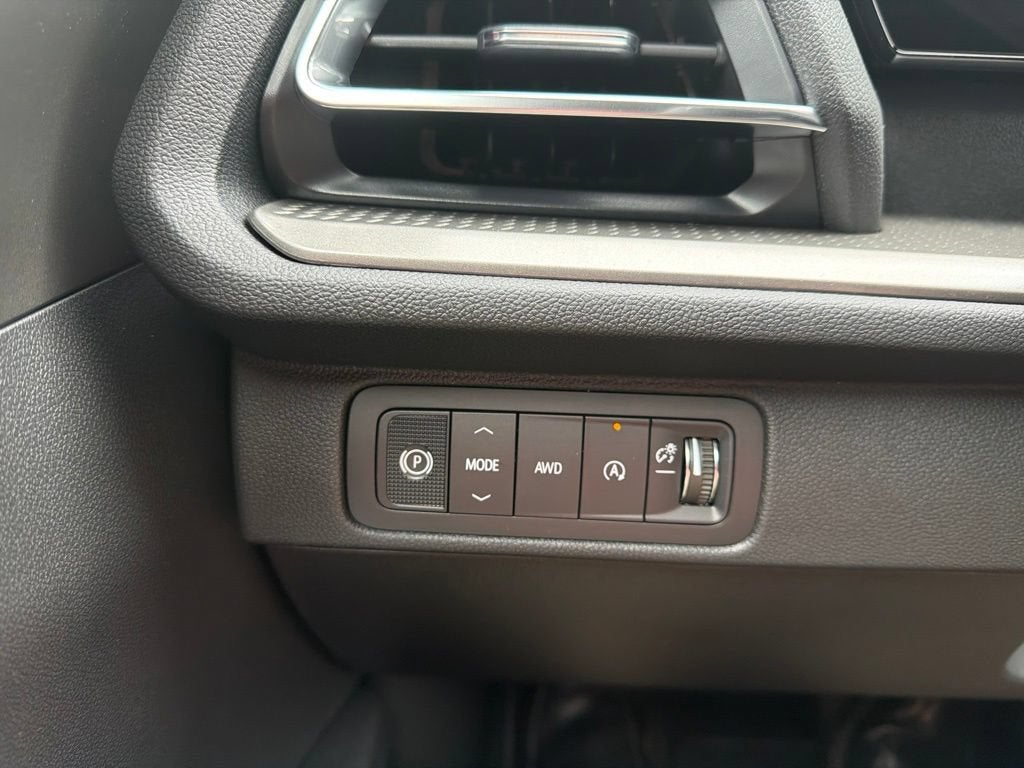 2027 Chevrolet Traverse LT - Photo 23