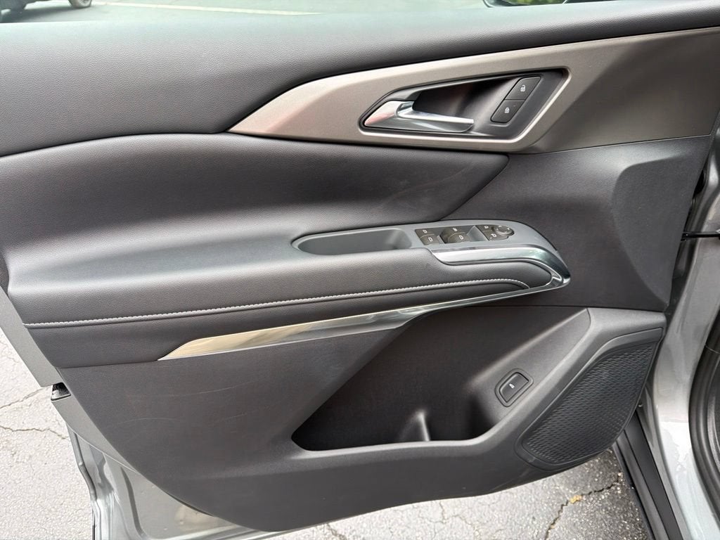 2027 Chevrolet Traverse LT - Photo 7